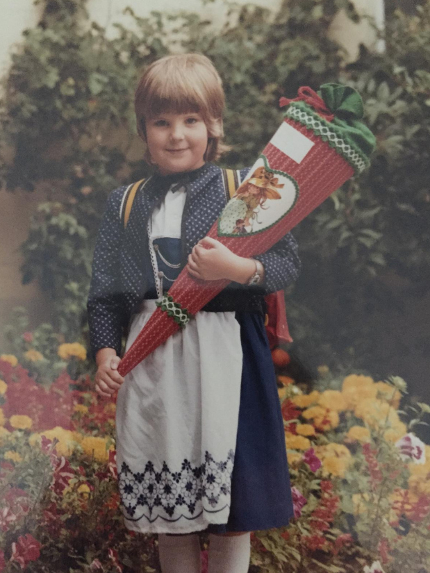 Silvia als Kind Kindheitsfoto von Silvia